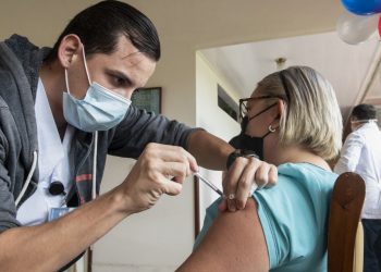 Costa Rica superó el 50% de población parcialmente inmunizada contra la COVID-19