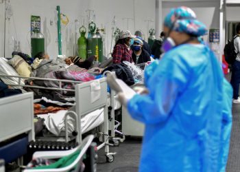 Perú está cada vez más cerca de tercera ola de covid-19, advierte el gobierno