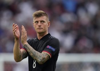 Toni Kroos presagia la llegada de «un jugador de París» al Real Madrid