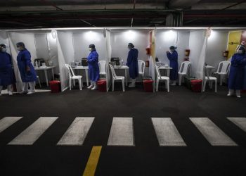 Pueblo de Colombia levanta confinamiento a antivacunas por orden del gobierno