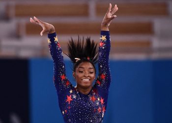 Simone Biles, inscrita para la final de barra de equilibrio del martes