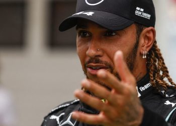 Hamilton, con «vértigos», evoca un COVID-19 «persistente»