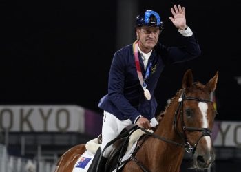 El australiano Andrew Hoy, de 62 años, se convierte en el medallista de más edad desde 1968