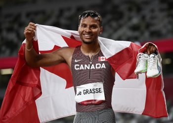 El canadiense Andre De Grasse sucede a Bolt como campeón olímpico de 200 metros