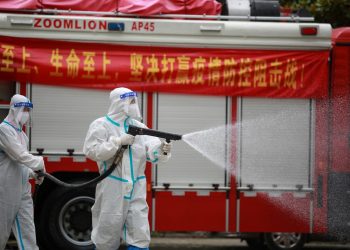 China asegura que controla el brote de la variante delta