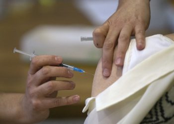 La OMS descarta la necesidad de una tercera dosis antiCOVID actualmente