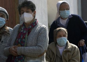 Chile levanta cuarentenas por primera vez desde marzo 2020 con COVID-19 a la baja