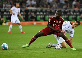 Bayern Múnich empata con Mönchengladbach en partido inaugural de la Bundesliga