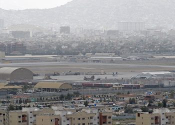 Tropas de EE. UU. protegen el perímetro del aeropuerto de Kabul