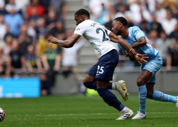 Manchester City inicia con pie izquierdo su defensa del título inglés
