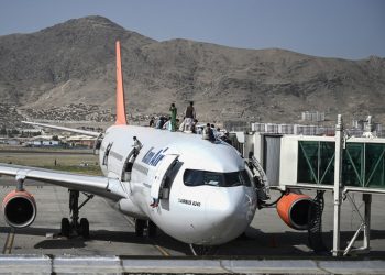 El aeropuerto de Kabul reanudó sus operaciones, informa el Pentágono