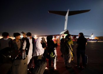 16,000 personas evacuadas del aeropuerto de Kabul en las últimas 24 horas