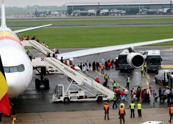 Llegan a Bélgica aviones con más de 200 personas evacuadas de Afganistán