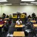 Miles de estudiantes vuelven a clase en Miami, entre polémica por el uso de tapabocas