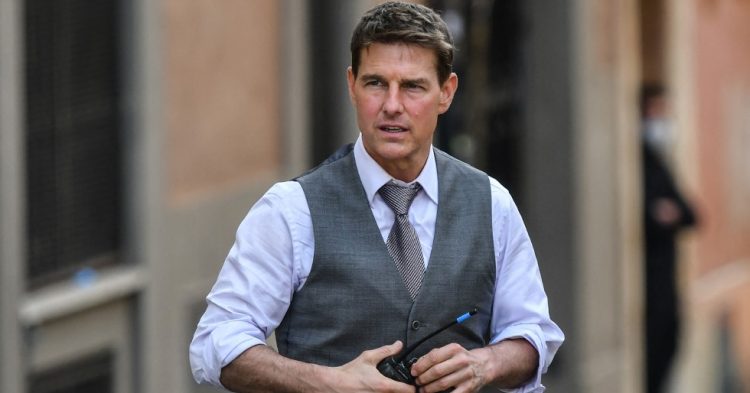 En esta foto de archivo tomada el 6 de octubre de 2020, el actor estadounidense Tom Cruise aparece durante el rodaje de "Misión Imposible: Lybra" en Roma. FOTO / AFP
