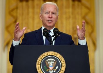 Biden condena ataques terroristas en Afganistán y asegura que continuarán con las evacuaciones
