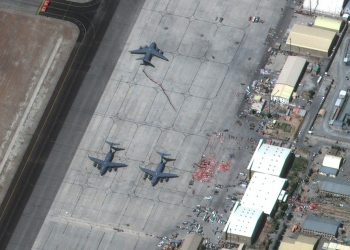 EE. UU. alerta por una «específica y creíble amenaza» cerca del aeropuerto de Kabul