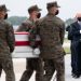 Muy criticado, Biden recibe los restos de los militares muertos en Afganistán