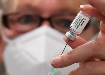 Unión Europea alcanzó meta de vacunar plenamente contra el covid al 70% de sus adultos