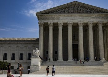 Corte Suprema de EE. UU. reactiva política migratoria de Trump «Quédate en México»