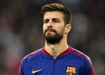 Gerard Piqué sufre una elongación en el gemelo izquierdo