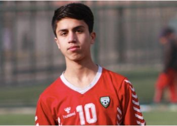 Fallece un joven futbolista afgano al tratar de huir del país en avión