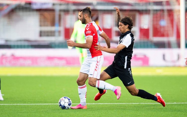 Enrico Dueñas no ha parado de tener minutos en Holanda. Foto: FC Eindhoven