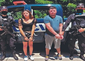 Envían a prisión a pareja que le hallaron drogas y un arma