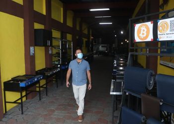 Comercios en El Salvador le dan el sí a las transacciones en bitcóin