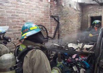 Incendio destruye vivienda en colonia Satélite de San Salvador
