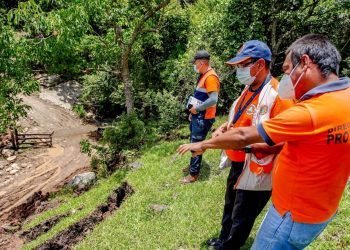 Autoridades realizan verificación de terreno en La Palma, Chalatenango ante riesgo por lluvias