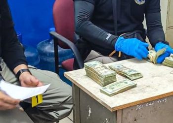 Hondureño huye de la Policía y deja más de $19,000 abandonados en frontera El Amatillo