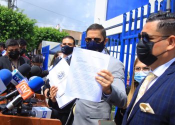Diputados presentan aviso penal contra exfuncionarios del partido ARENA