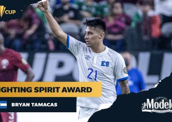 Bryan Tamacas, defensa de la Selecta, es condecorado con el «Fighting Spirit Award» de la Copa Oro