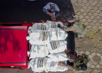 Entregan paquetes alimentarios en Sonsonate