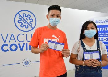 Más de 97,000 salvadoreños fueron vacunados en un solo día