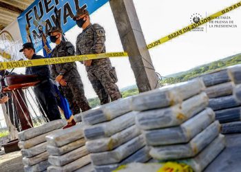 La FGR realizará las investigaciones para identificar al destinatario de los 168 paquetes de droga incautada por la Fuerza Naval