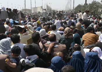Talibanes aceptan que afganos abandonen el país tras el 31 de agosto