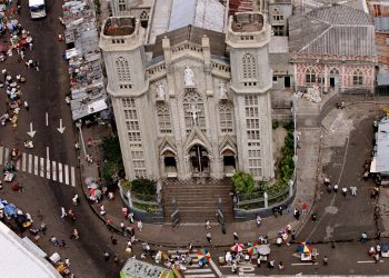 Un templo gótico en el centro de San Salvador