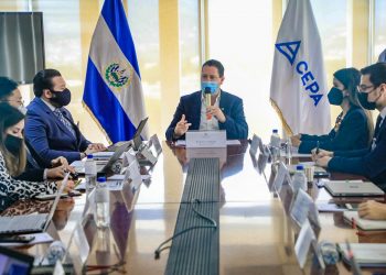 EximBank ve viable ampliación del Puerto Acajutla
