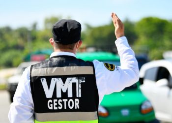 Melvin pasó de vender  quesadillas en la calle a dirigir el tráfico