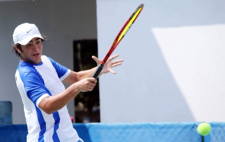 Alejandro Licea, será uno de los protagonistas de la final del Torneo Internacional ITF J5 a jugarse hoy. Foto Diario El Salvador.