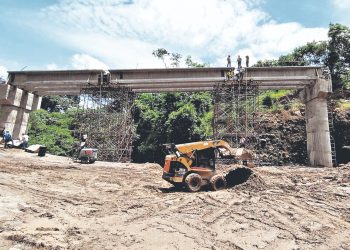 Puente La Mora, en Guadalupe, tiene un 70 % de avance