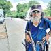 Rambo, el singular agente que acompaña los controles vehiculares en La Paz
