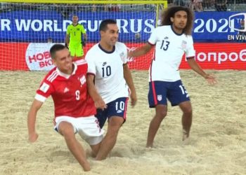 Rusia presenta sus credenciales: derrotó 5-4 a Estados Unidos en tiempo extra