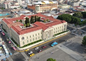 Funcionarios celebran previsión de crecimiento del 9 % en El Salvador