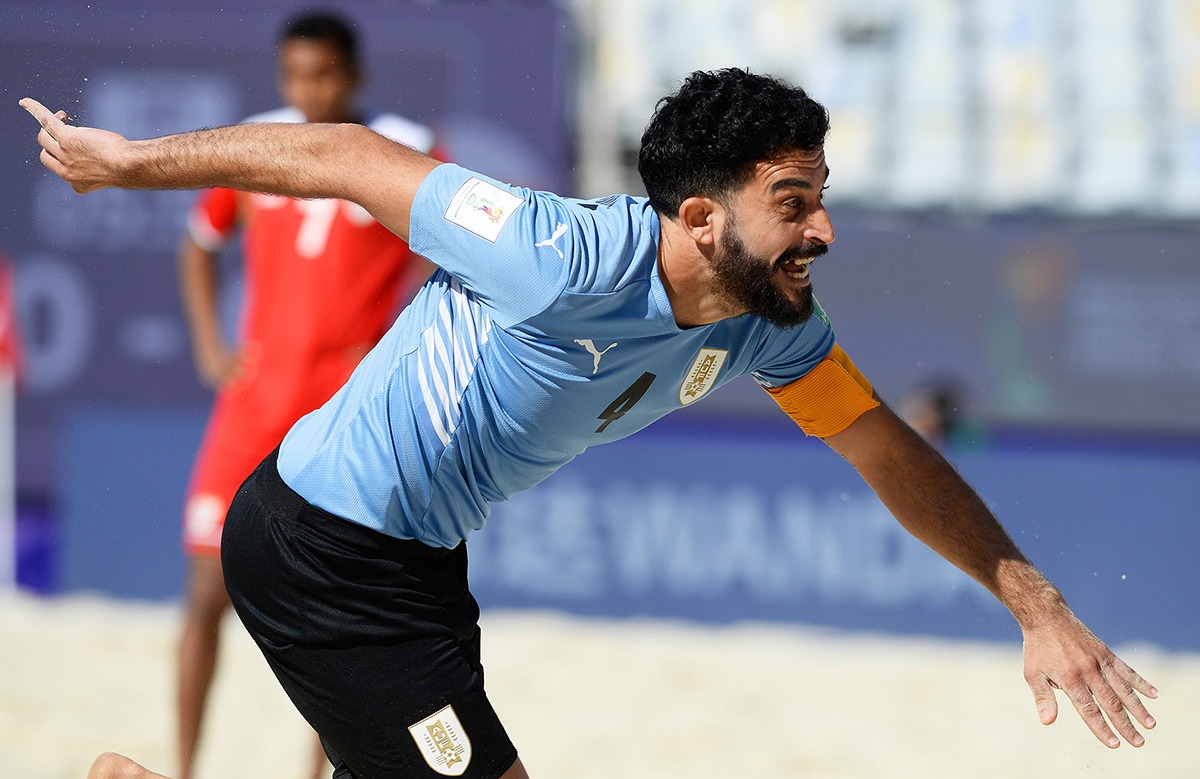 Fútbol Playa: Uruguay venció 4-2 a Omán en el Mundial y peleará