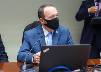Ministro de Justicia defiende legalidad de reforma para investigar corrupción retroactiva
