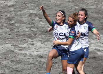 Barra de Santiago son las reinas de la Liga de Fútbol Playa