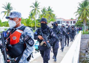 Autoridades brindan seguridad con decenas de policías a habitantes de Isla San Rafael Tasajera